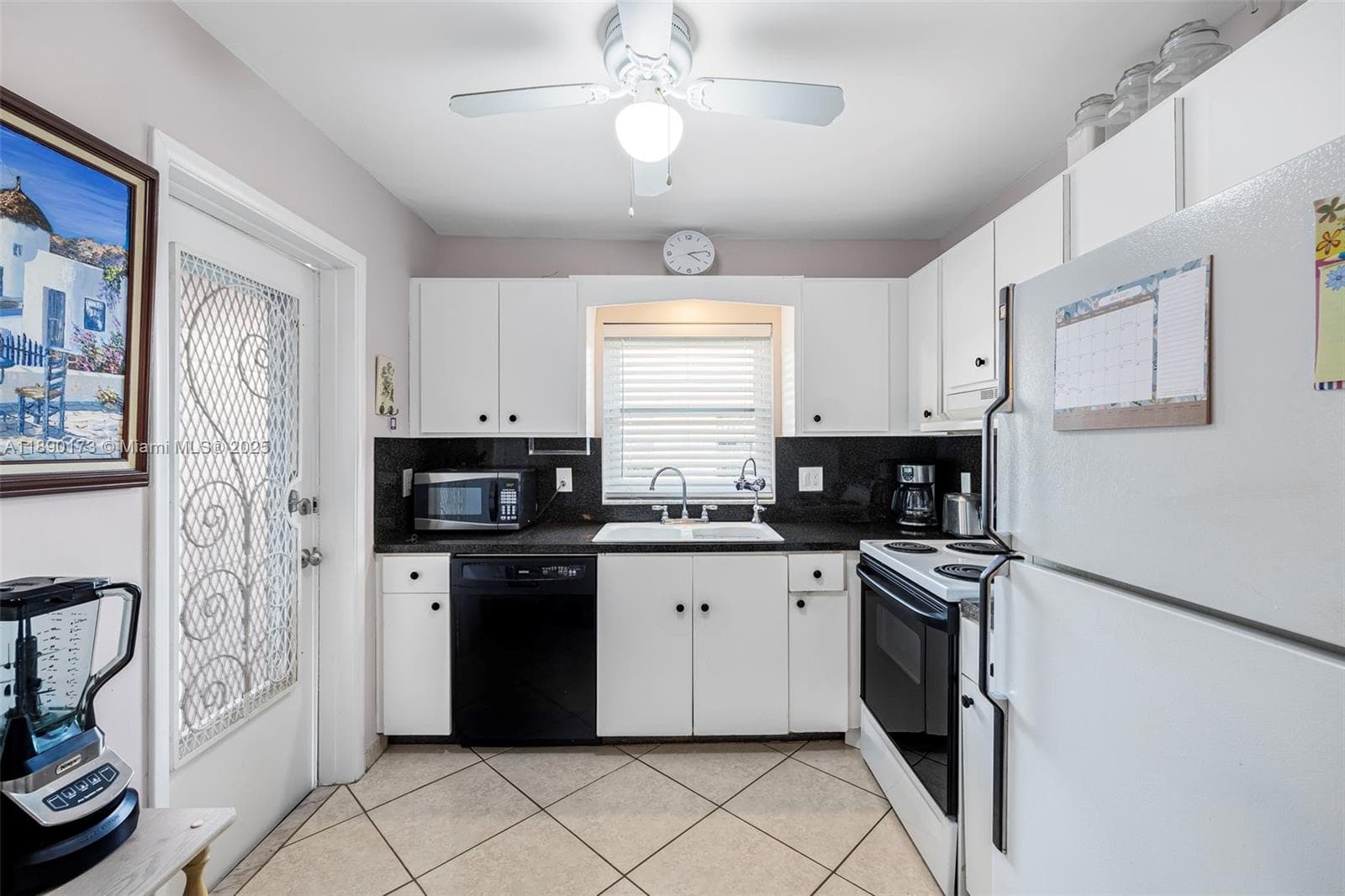 BEVERLY HILLS CONDO · #U405 in Hollywood - Photo 1