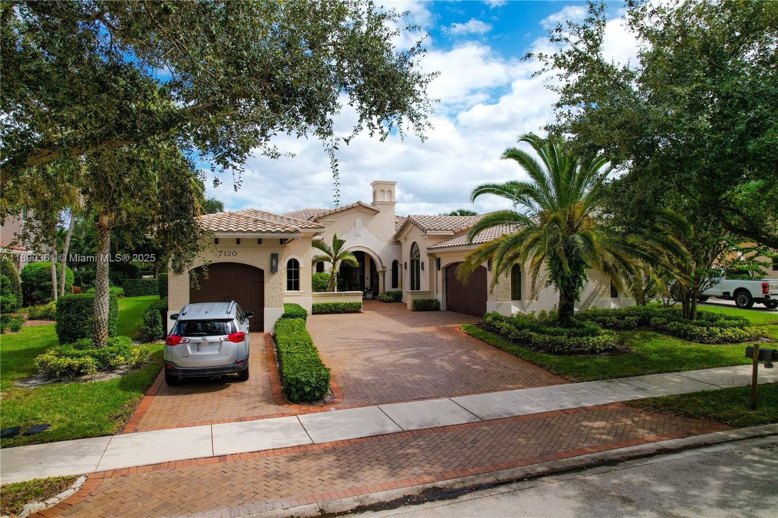 7120 Long Leaf Dr photo 1