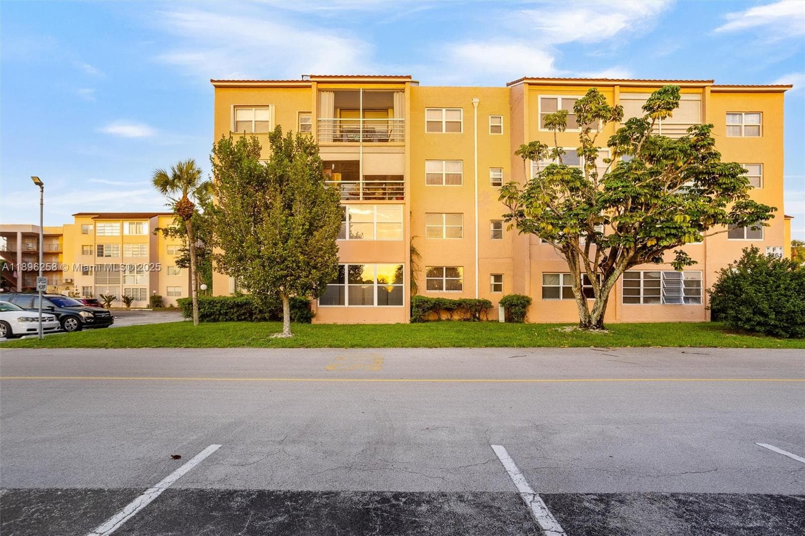 SOMERSET NO. SIX CONDO · #203 in Lauderdale Lakes - Photo 1