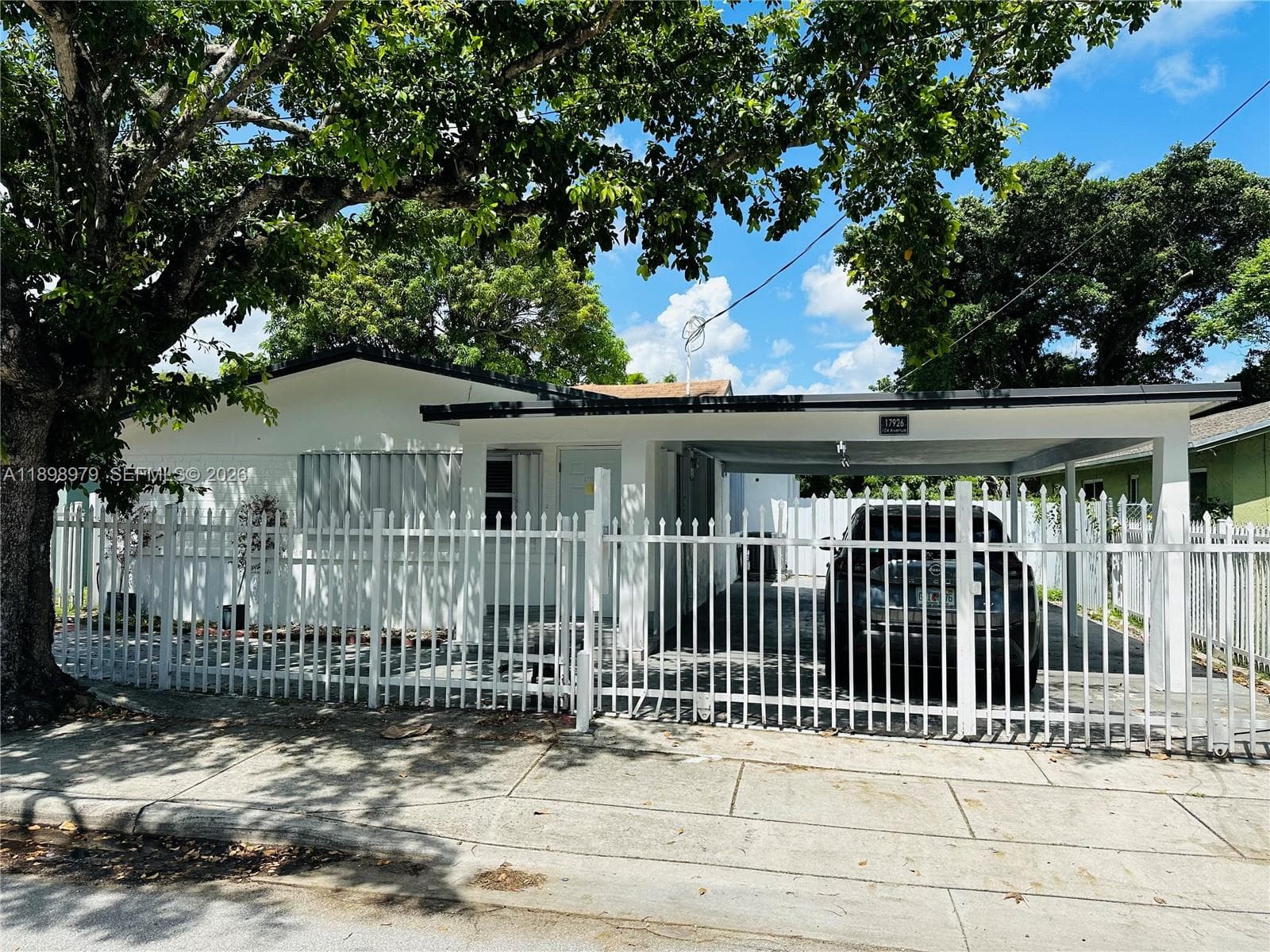 17926 SW 104th Ave photo 1
