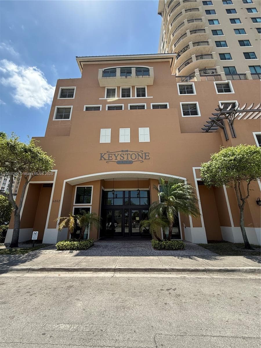 KEYSTONE PARK CONDO · #1613 in Miami - Photo 1