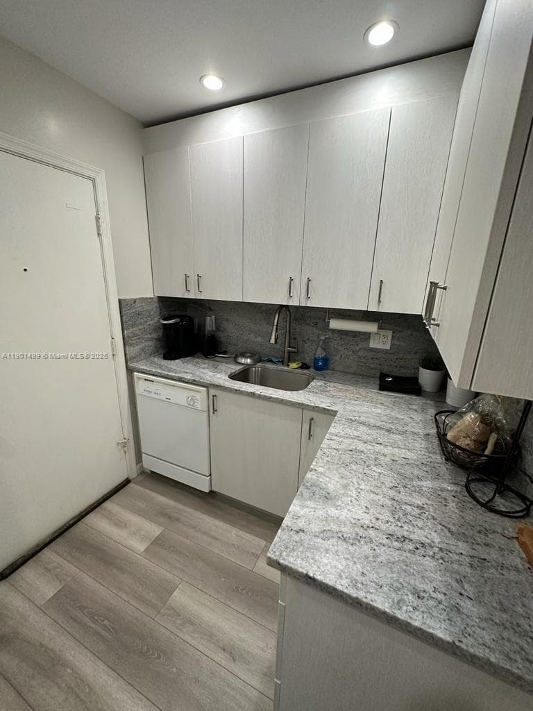 IMPERIAL POINT COLONNADES · #2322 in Fort Lauderdale - Photo 1