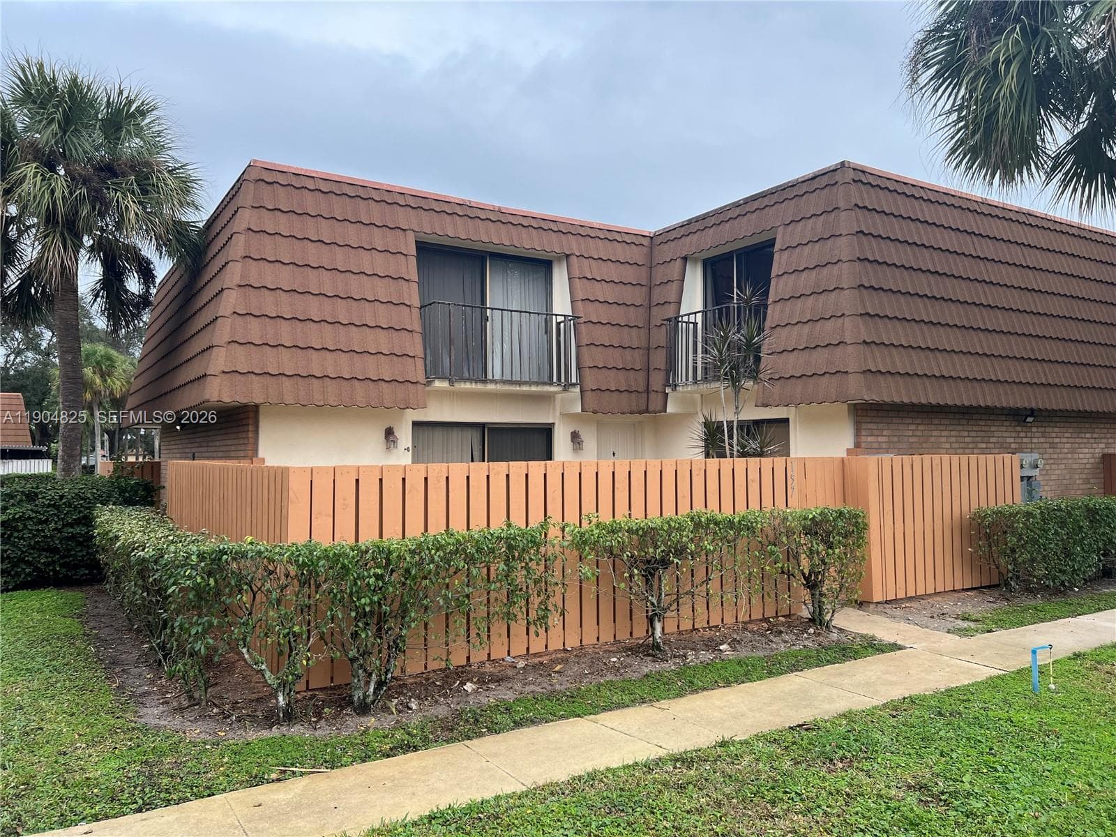 Village of Sandalwood lak in West Palm Beach - Photo 1