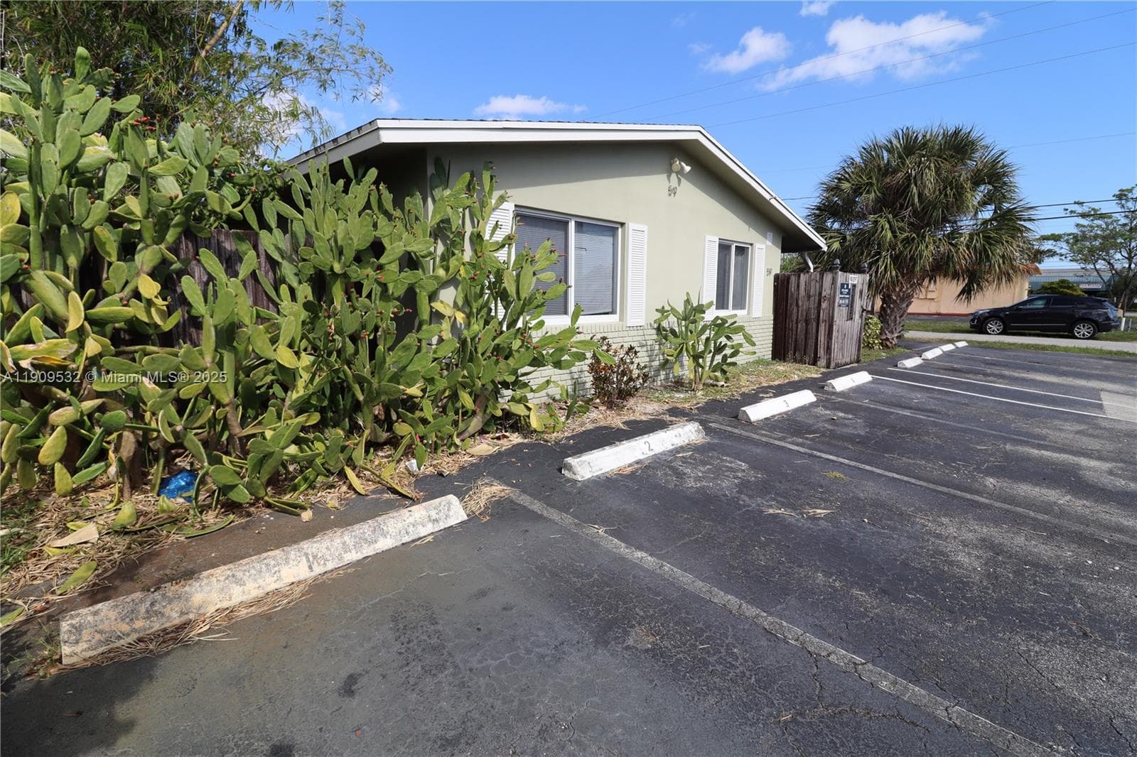LLOYD ESTATES · #1 in Oakland Park - Photo 1