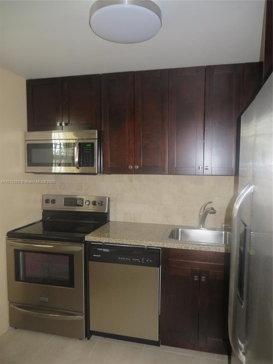 PARKSIDE TOWERS CONDO · #105 in Hallandale Beach - Photo 1