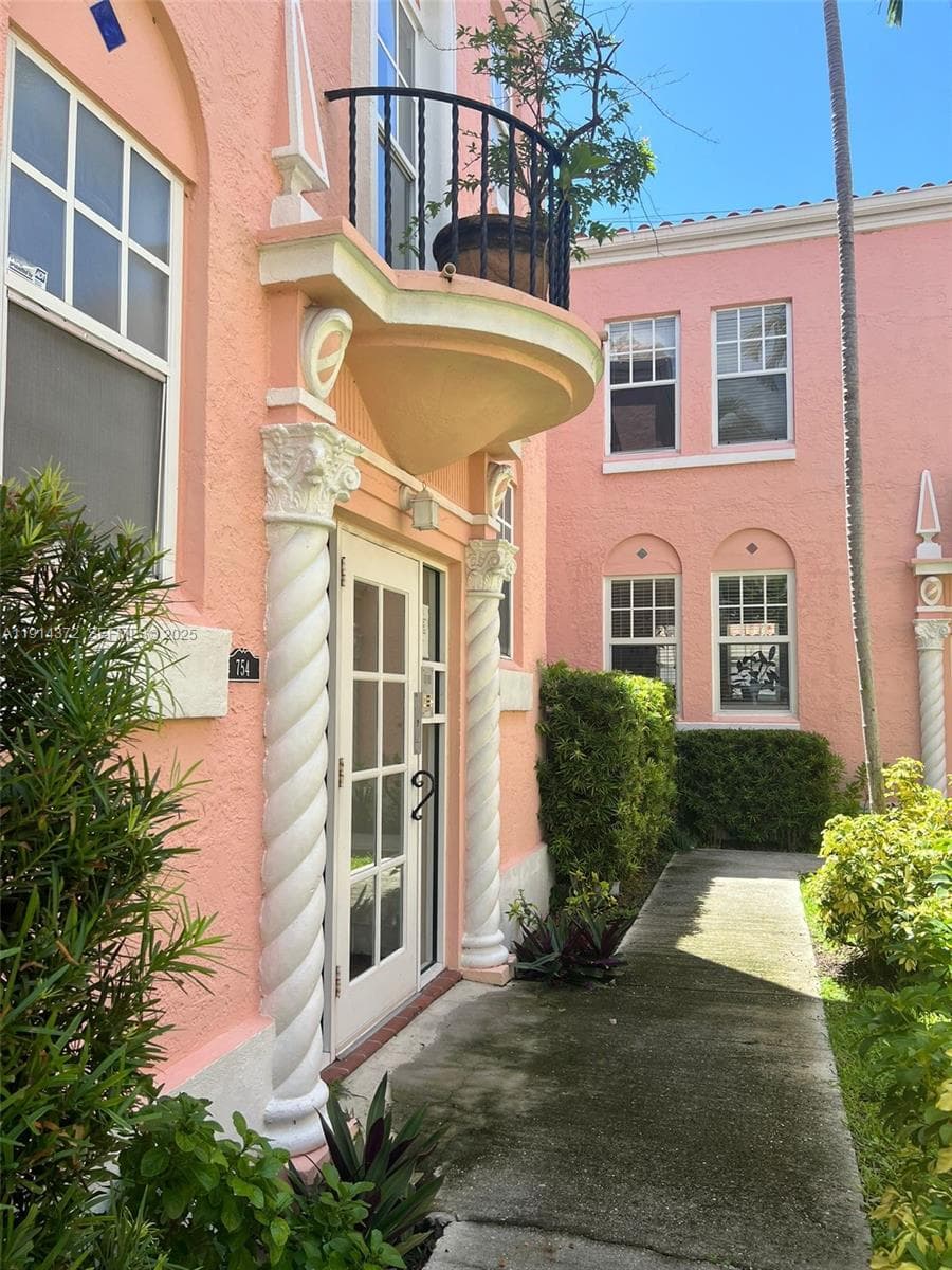 PALM GARDEN CONDO · #15 in Miami Beach - Photo 1