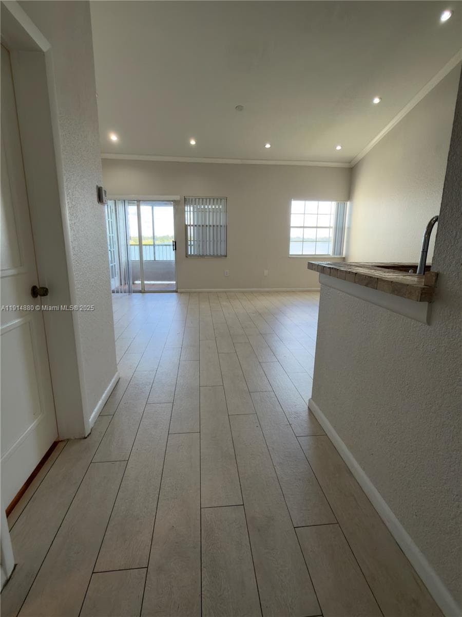 LAKEVIEW CLUB CONDO · #304 in Oakland Park - Photo 1