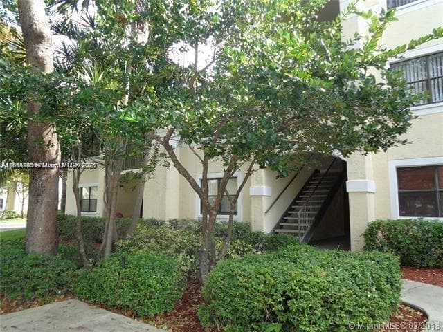 HOLLYWOOD PARC CONDOMINIU · #21-5 in Hollywood - Photo 1