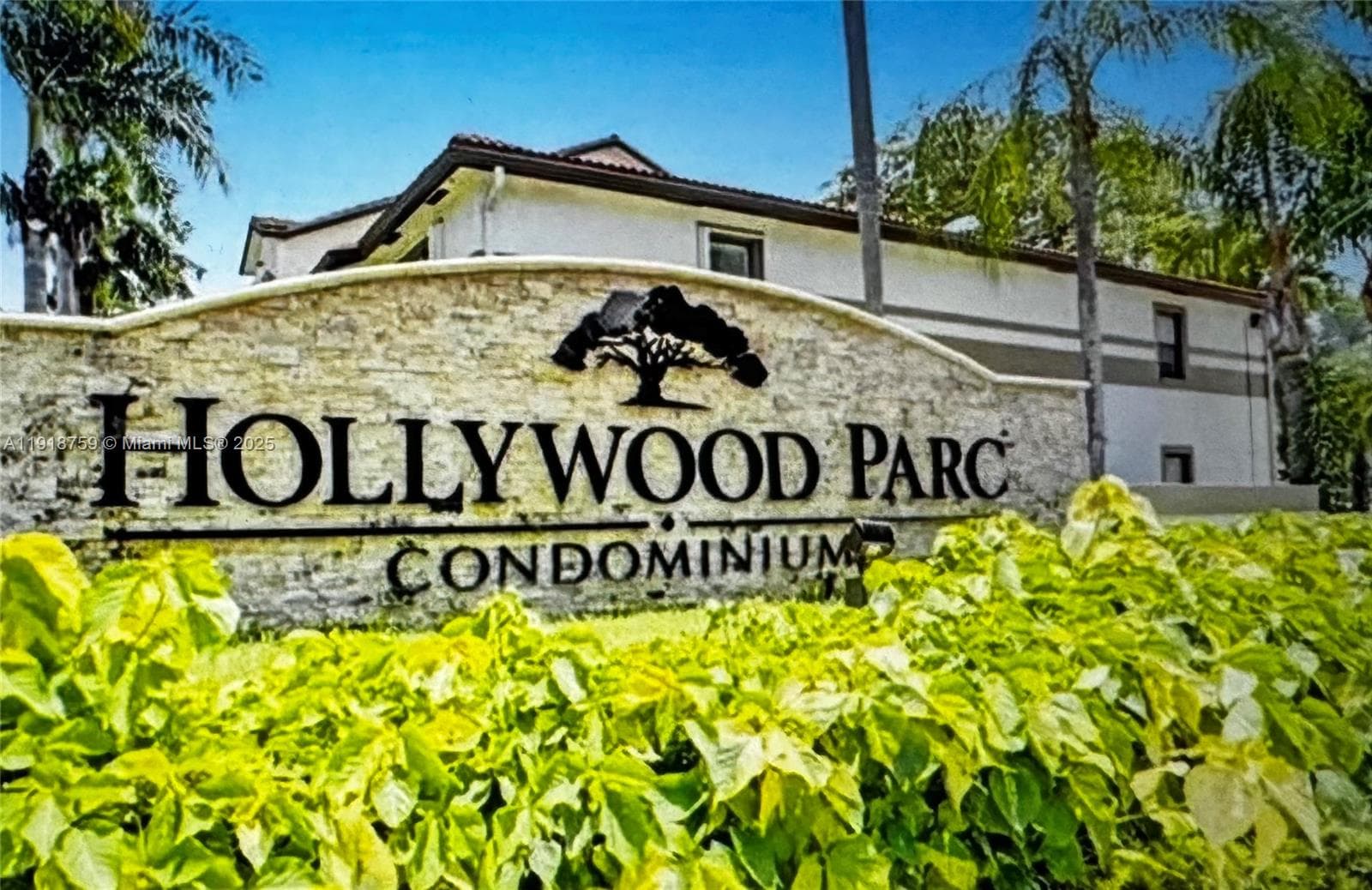 Hollywood Parc Condo · #14-10 in Hollywood - Photo 1