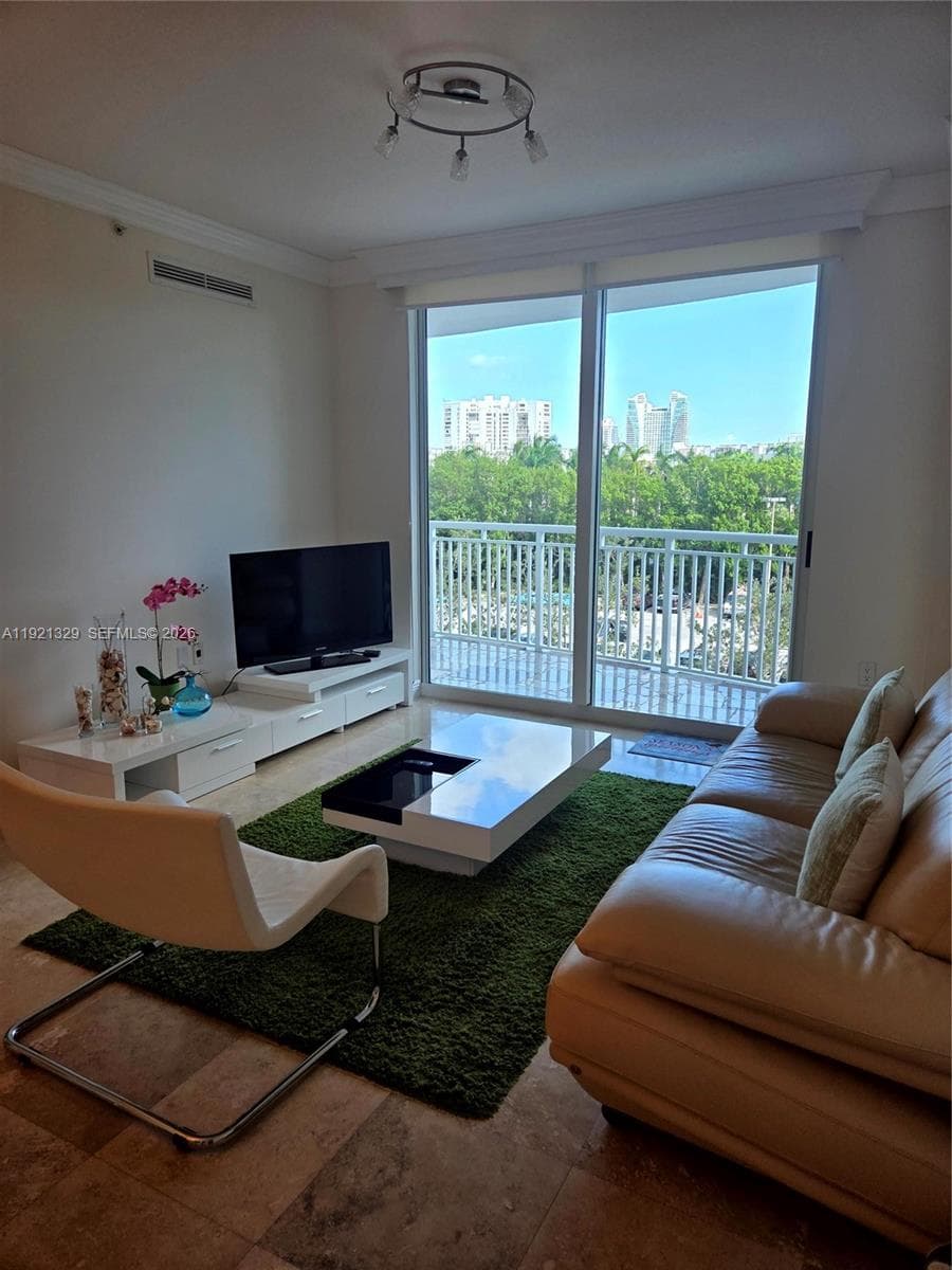 DUO CONDOMINIUM EAST · #305E in Hallandale Beach - Photo 1