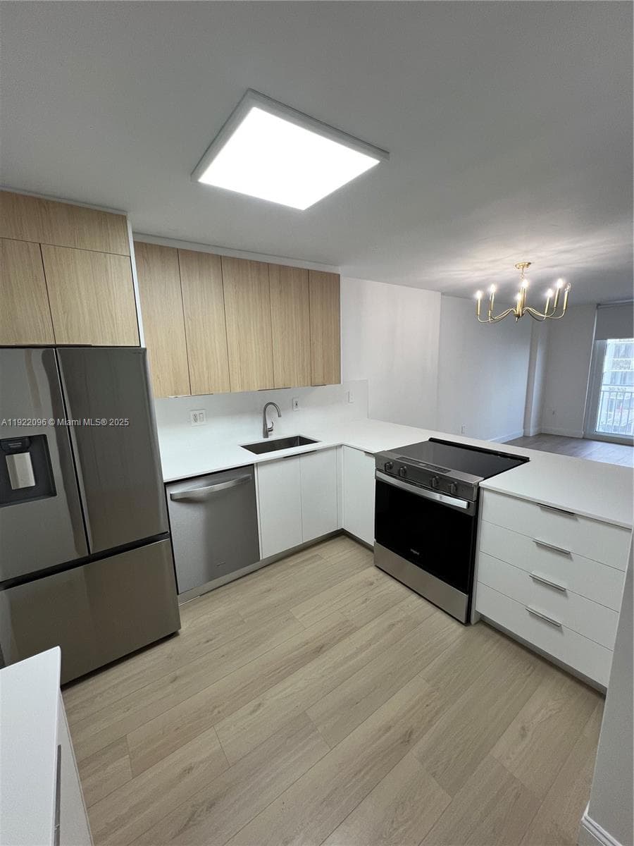 OCEAN POINT CONDO · #523 in Miami Beach - Photo 1