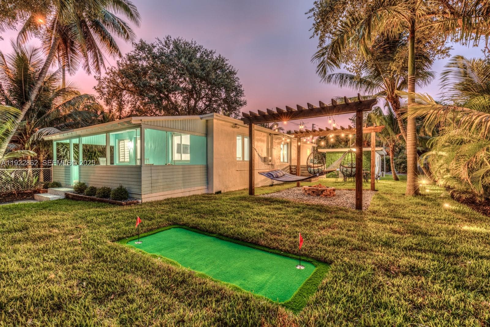 1960 Riverside Dr photo 1