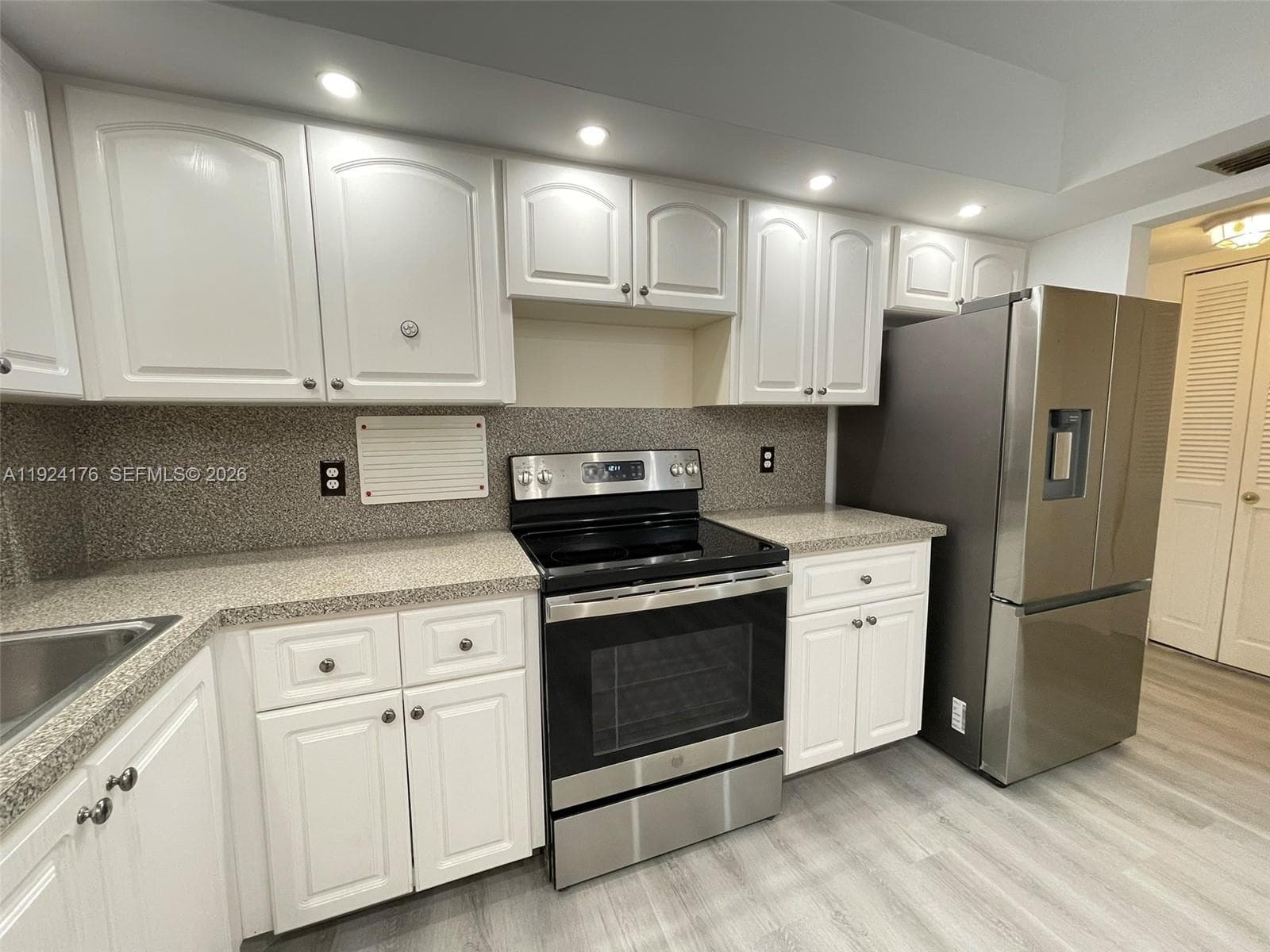 EMERALD HILLS C C APTS CO · #308 in Hollywood - Photo 1