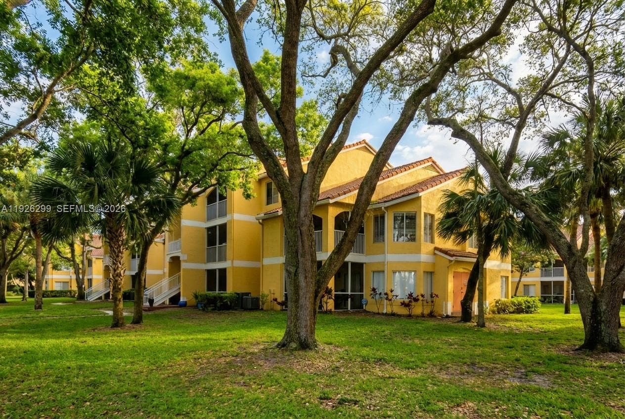 SAILBOAT POINTE CONDO · #1011 in Oakland Park - Photo 1