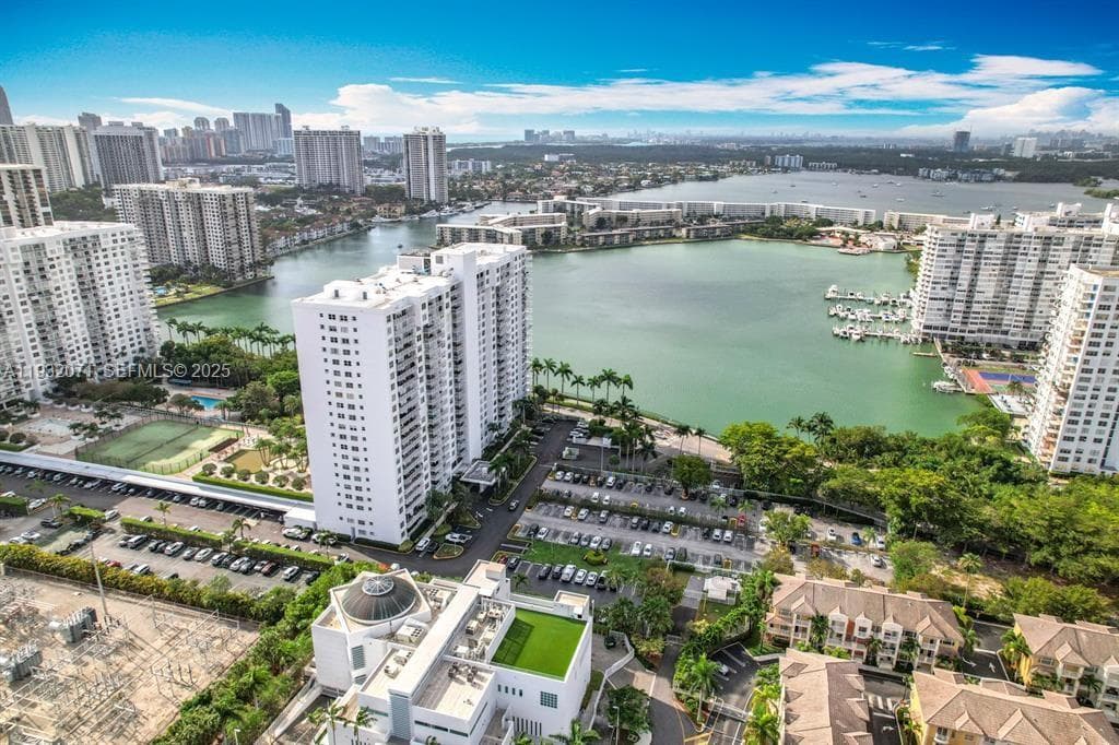 ADMIRALS PORT · #1504W in Aventura - Photo 1