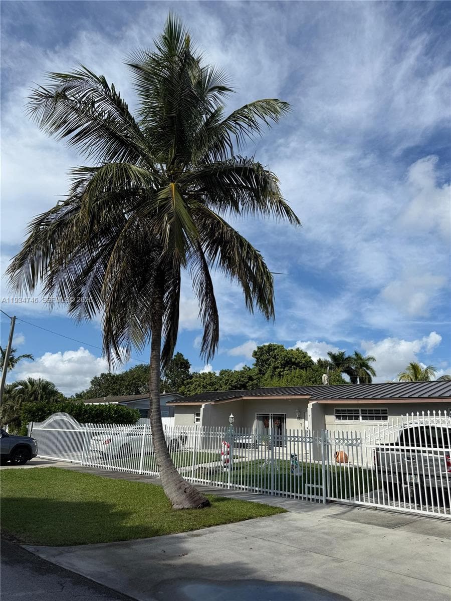 11321 SW 176th St photo 1