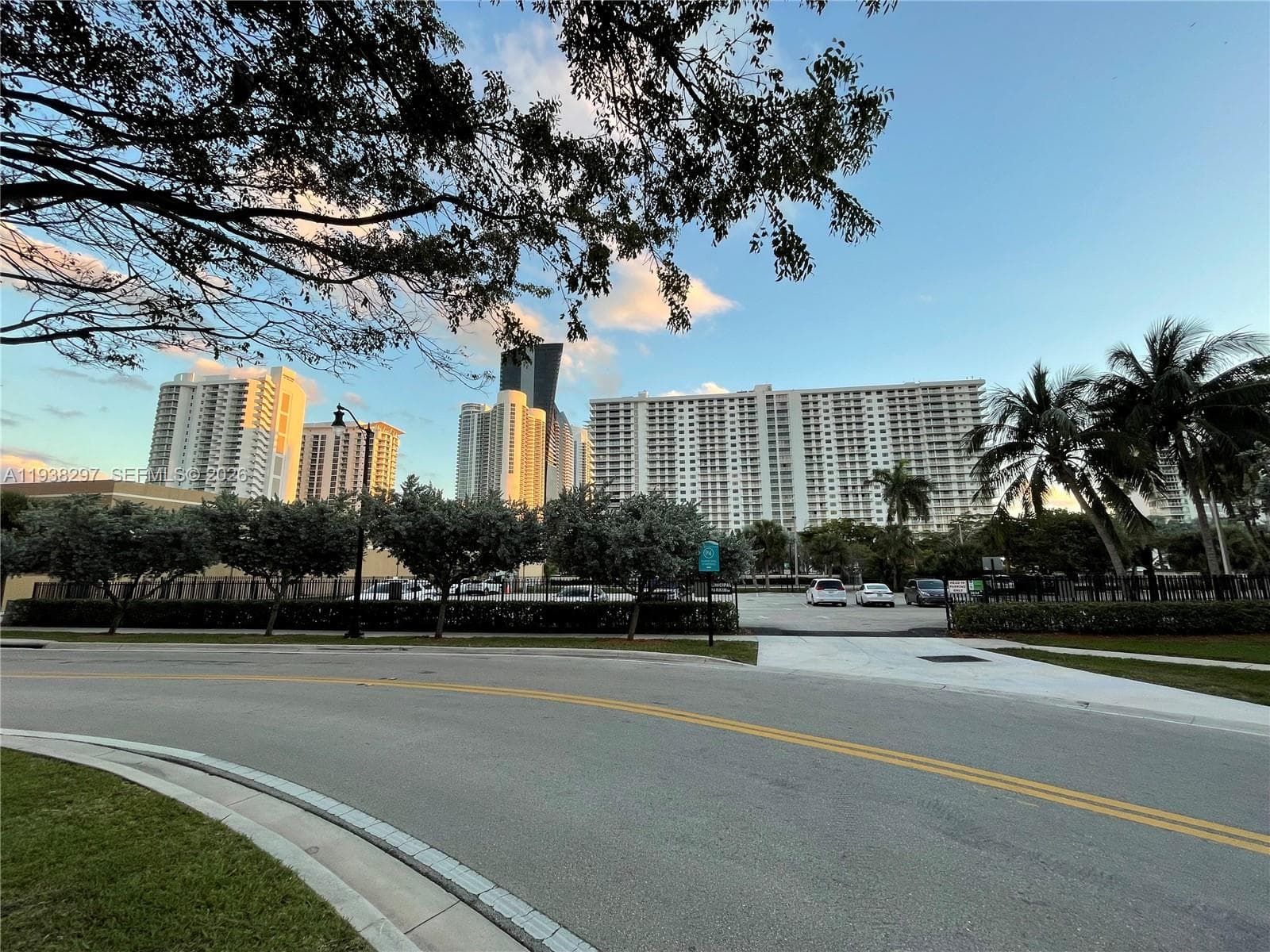 WINSTON TOWERS 600 CONDO · #305 in Sunny Isles Beach - Photo 1