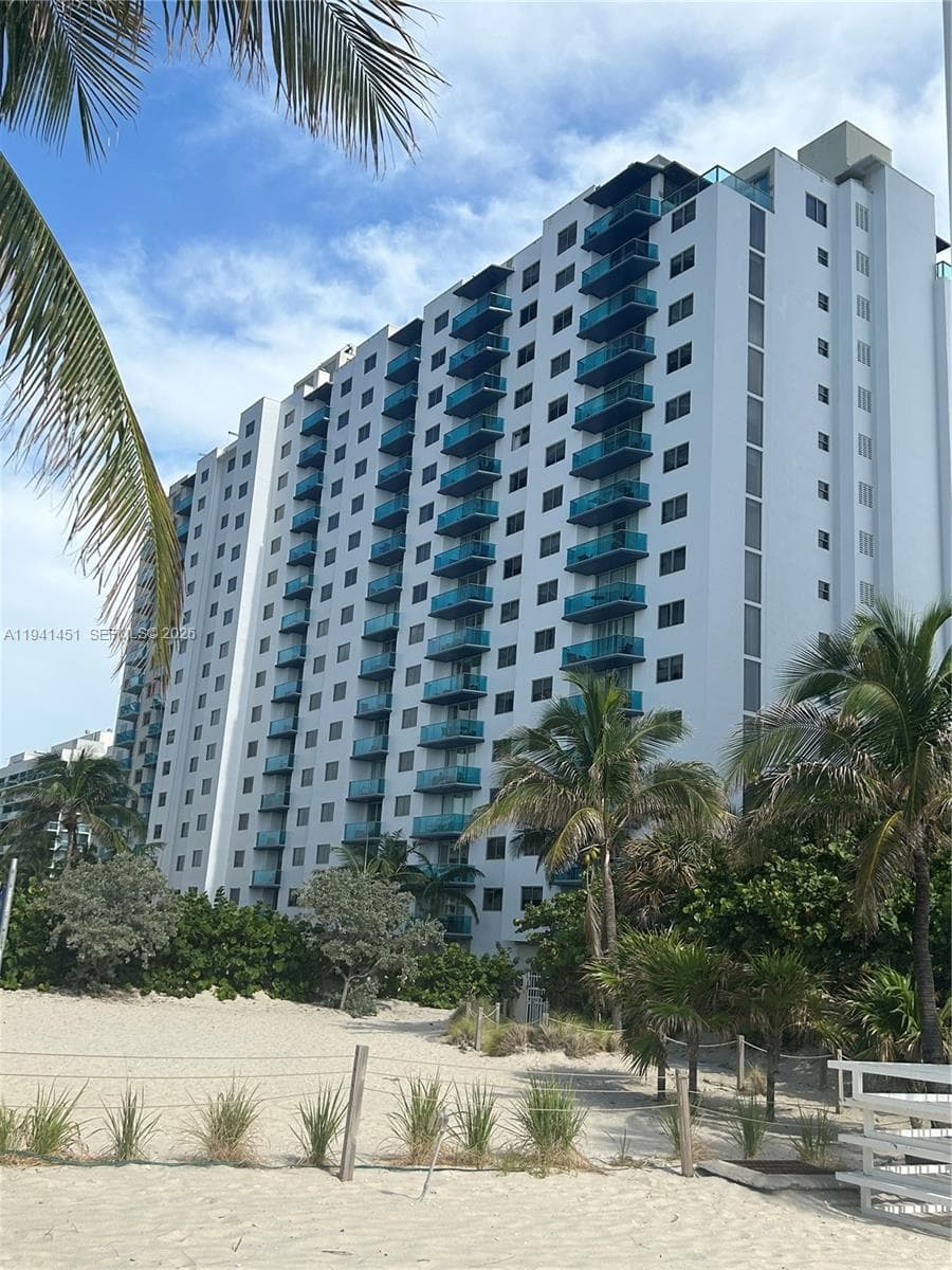 SIAN OCEAN RESIDENCES CON · #PH11 in Hollywood - Photo 1