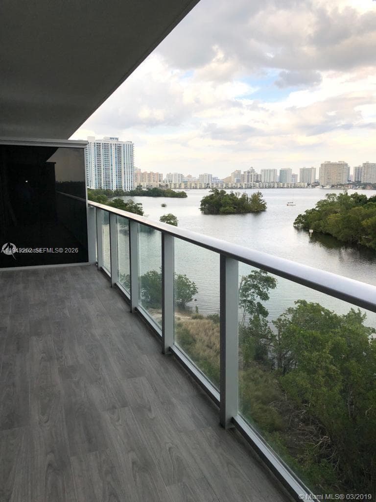 THE HARBOUR SOUTH CONDO · #618 in North Miami Beach - Photo 1