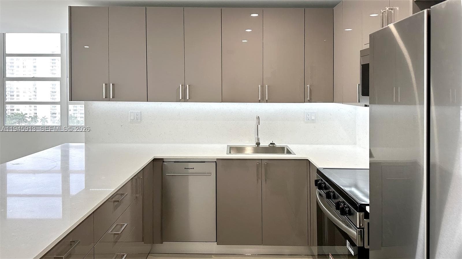 COMMODORE PLAZA CONDO · #1109 in Aventura - Photo 1