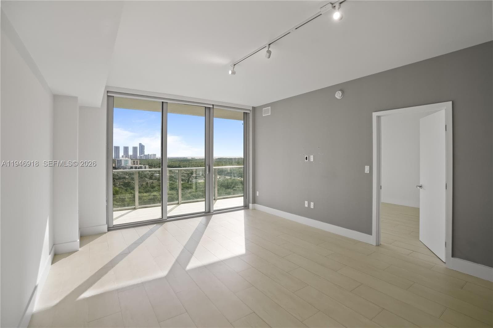 THE HARBOUR SOUTH CONDO · #1518 in North Miami Beach - Photo 1