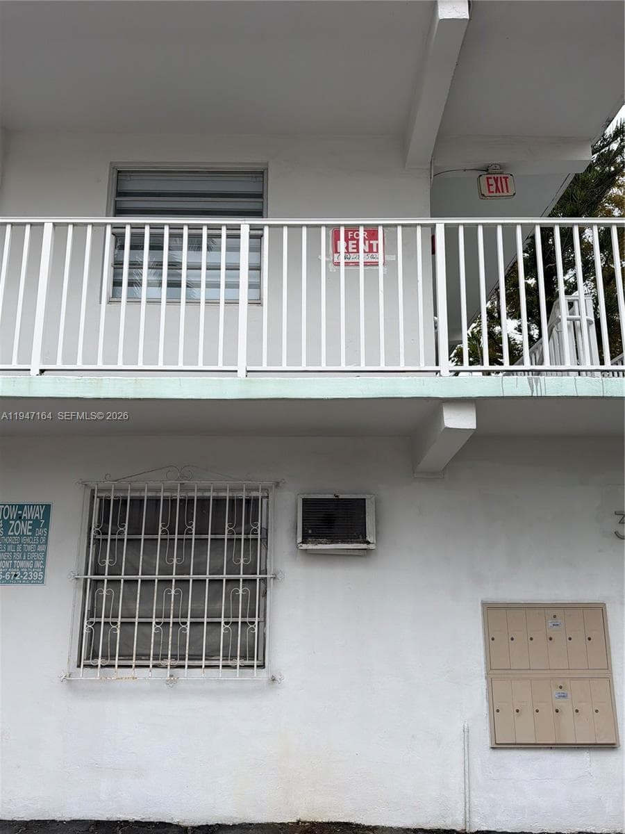 WASHINGTON AVE CONDO · #12 in Miami Beach - Photo 1