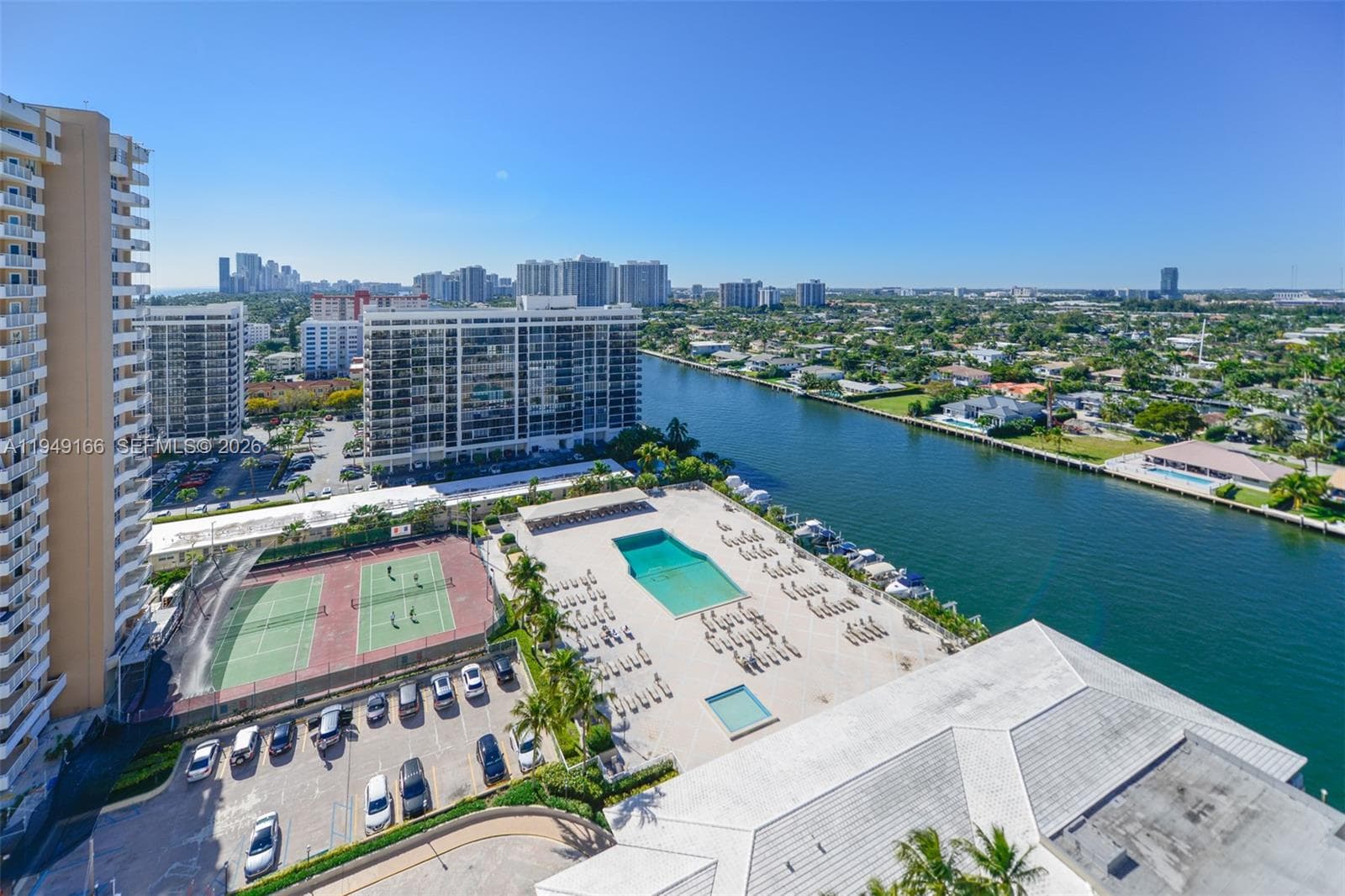 HEMISPHERES CONDO · #18K in Hallandale Beach - Photo 1