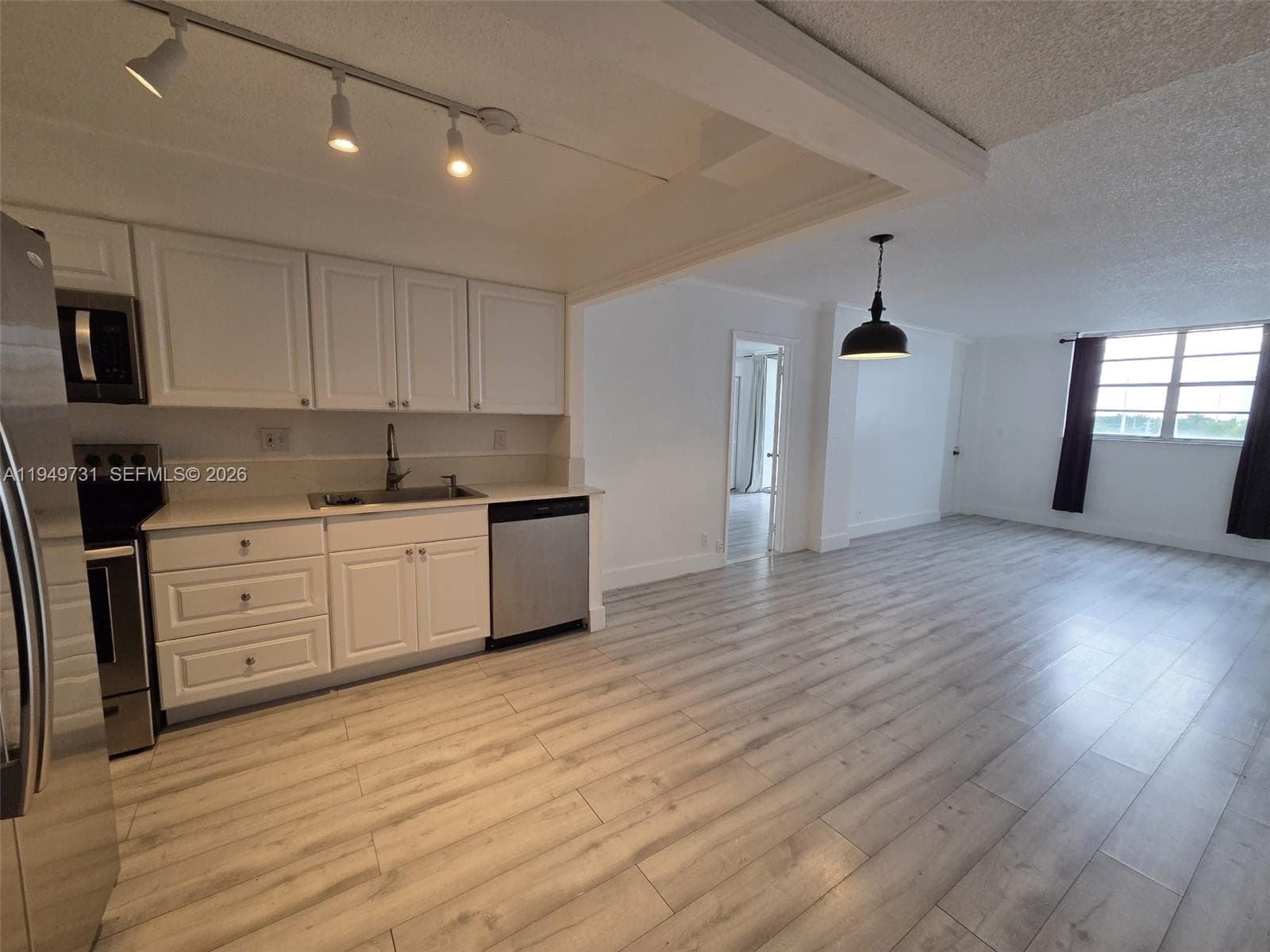 ISLAND SHORES CONDO · #405 in North Miami Beach - Photo 1