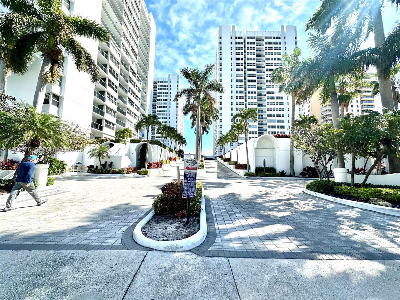 LA MER · #701 in Hallandale Beach - Photo 1