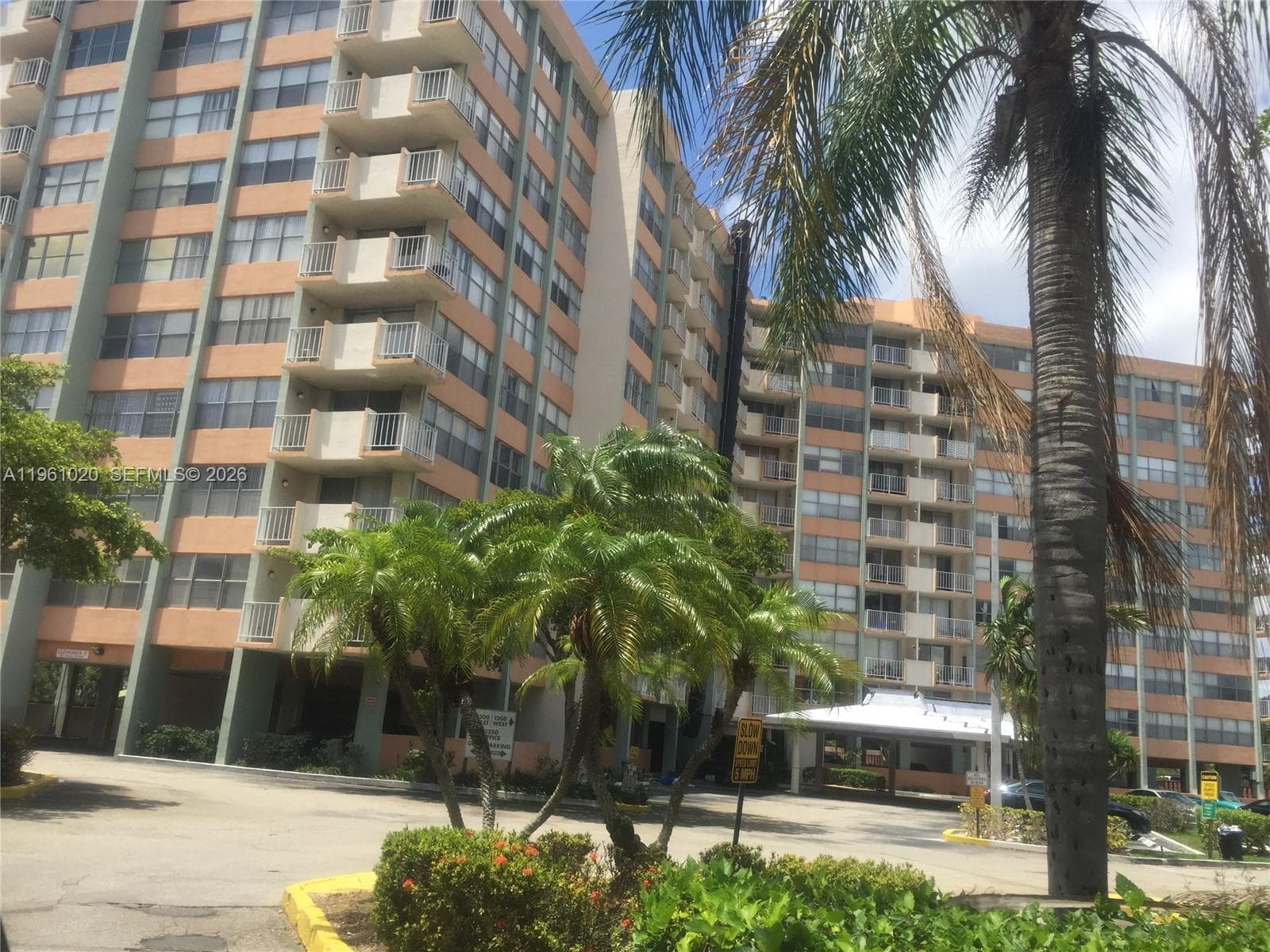 WILSHIRE CONDO · #804E in Miami - Photo 1
