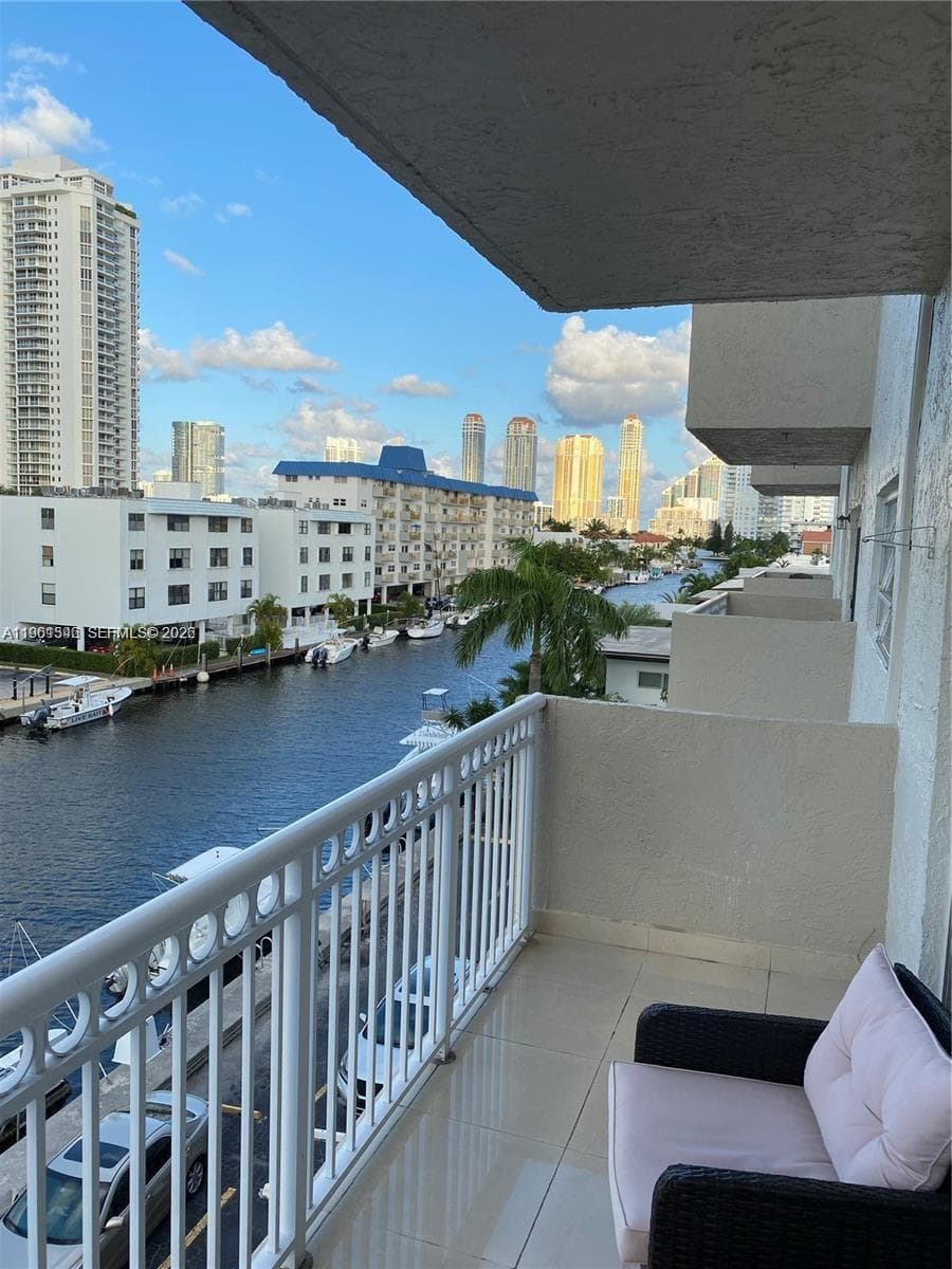 BAYVIEW POINT SOUTH CONDO · #407 in North Miami Beach - Photo 1