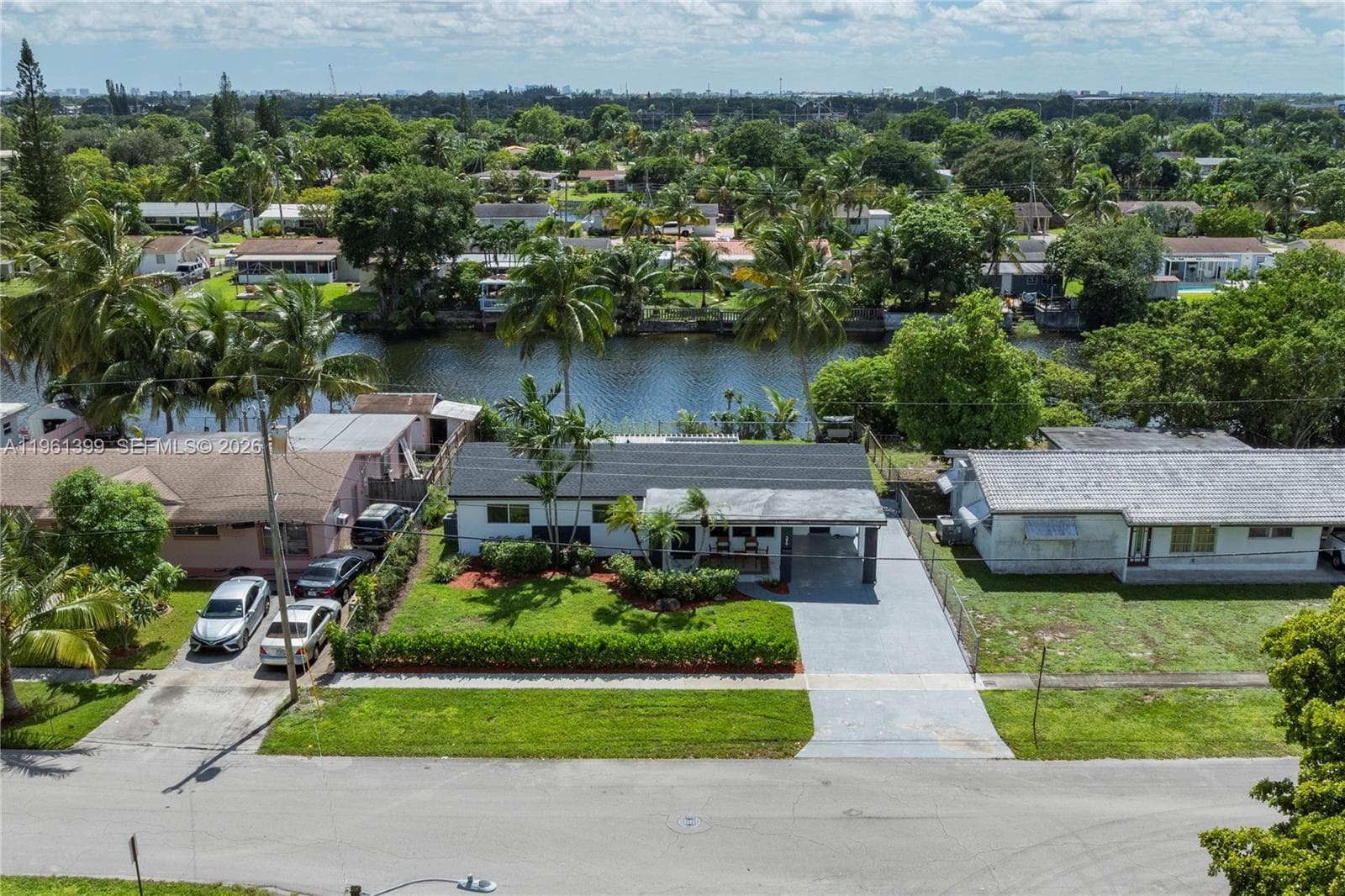 390 Nw 40th St
