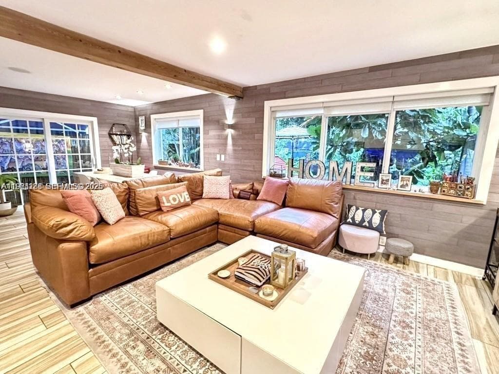 Park Square · #Townhouse in Miami Beach - Photo 1