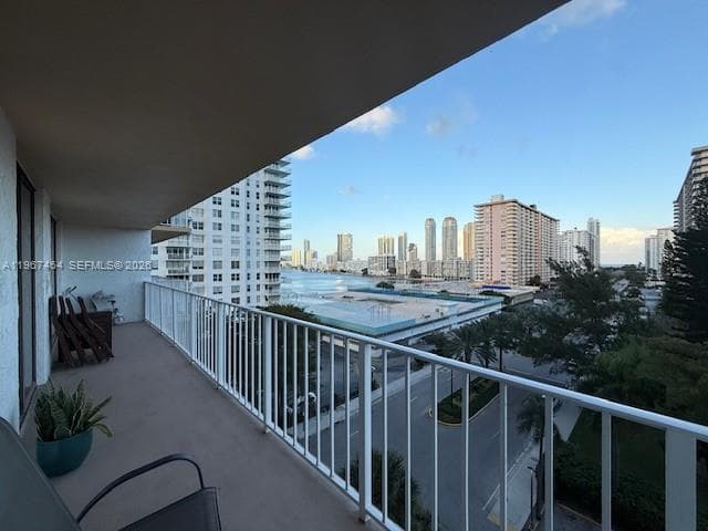 WINSTON TOWERS 700 CONDO · #811 in Sunny Isles Beach - Photo 1
