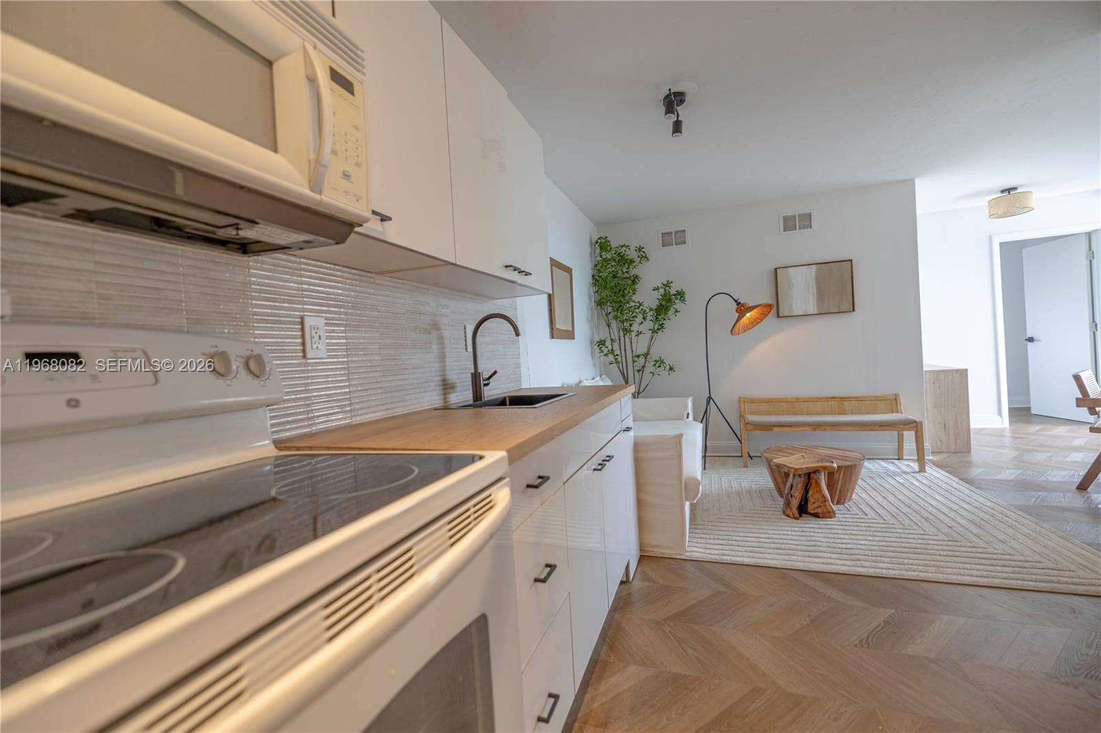 ISLANDER CONDO APTS · #604 in Miami Beach - Photo 1