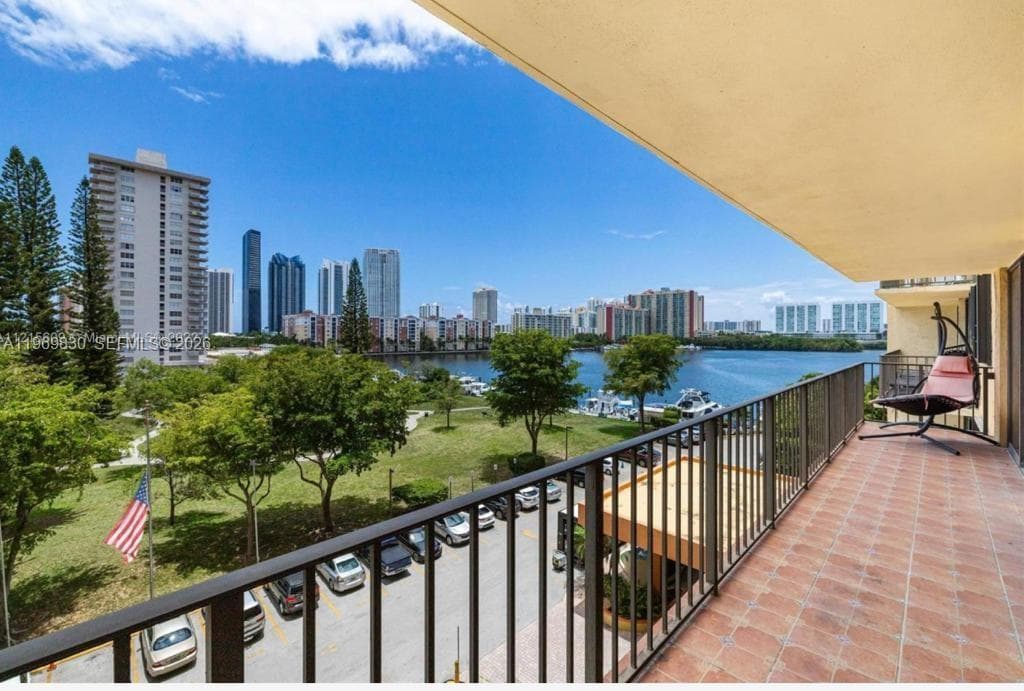 WINSTON TOWERS 700 CONDO · #612 in Sunny Isles Beach - Photo 1