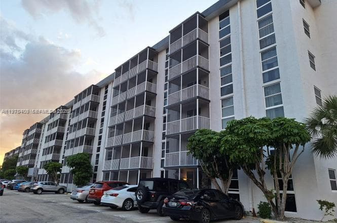 WOODSIDE APTS CONDO · #B304 in North Miami Beach - Photo 1