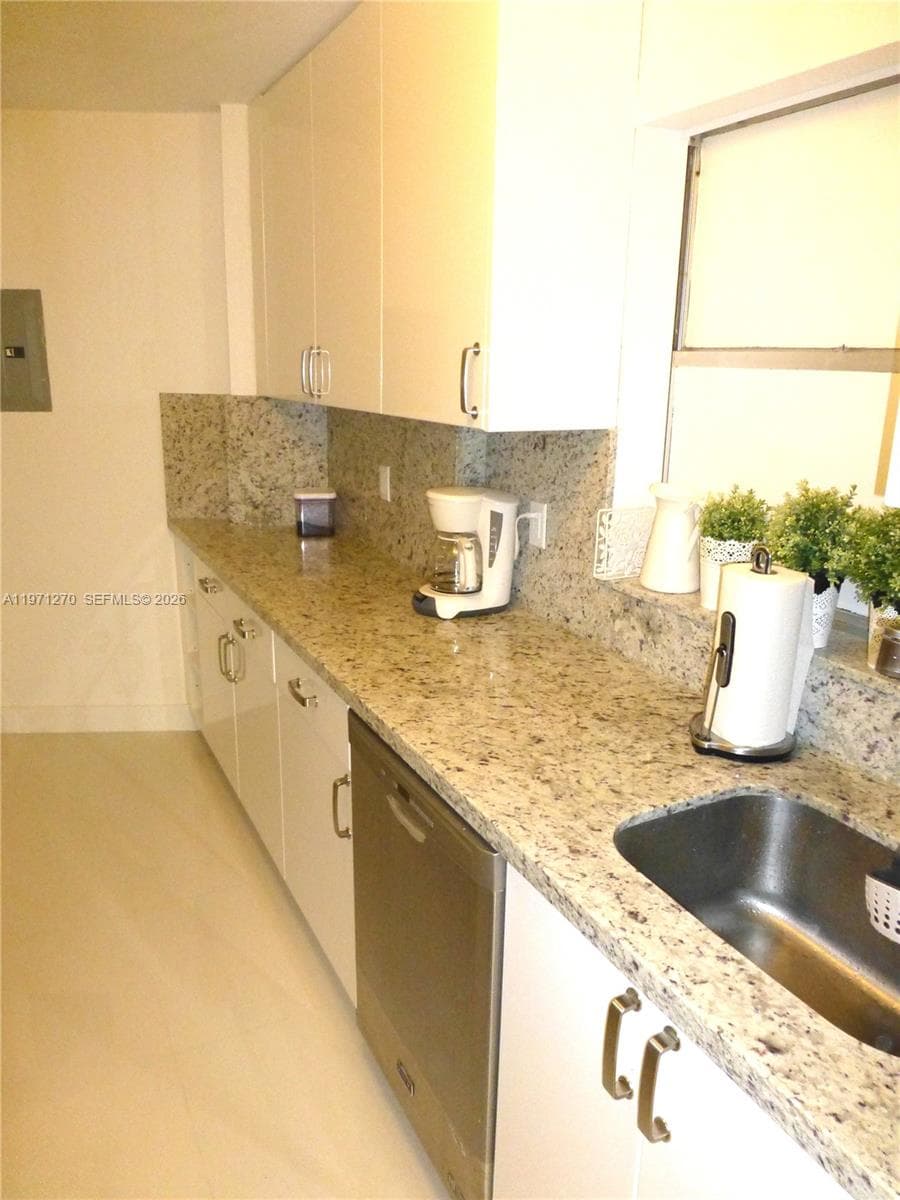 OCTAGON TOWERS I CONDO · #2E in Miami Beach - Photo 1