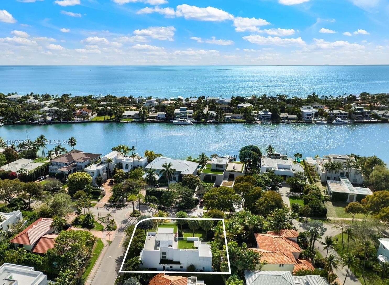 741 Harbor Dr photo 1