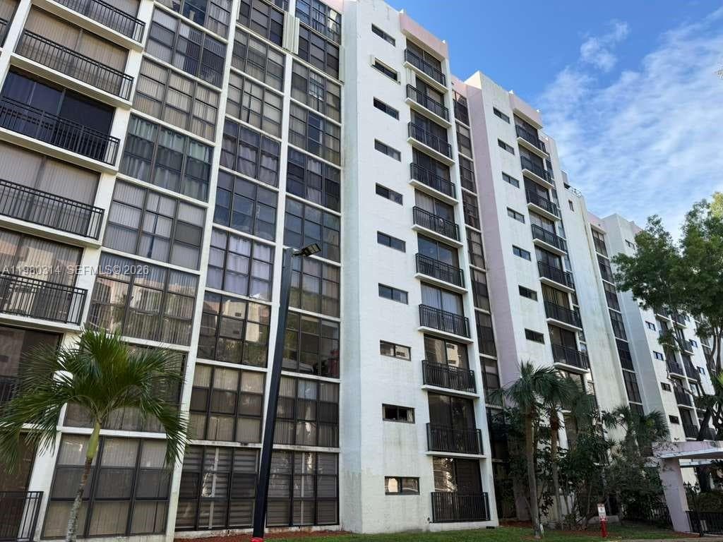 PLAZA OF AMERICAS · #709 in Sunny Isles Beach - Photo 1