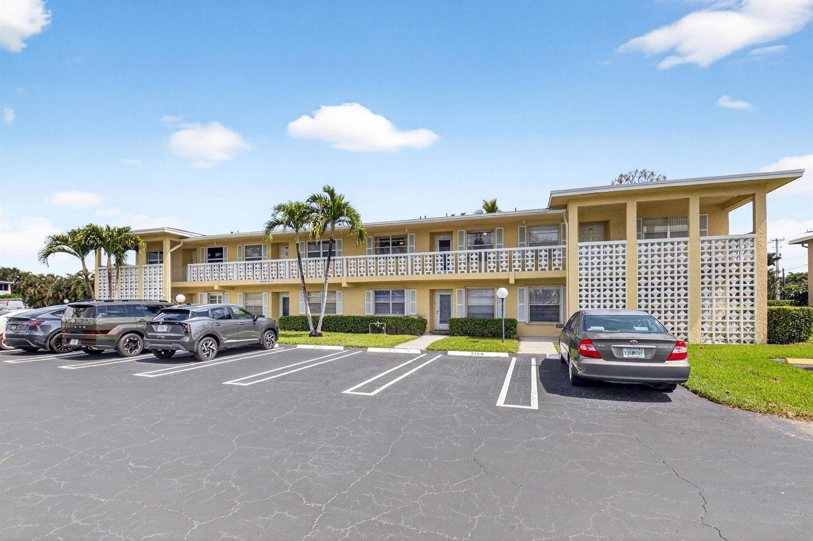 1150 Mahogany Way #203