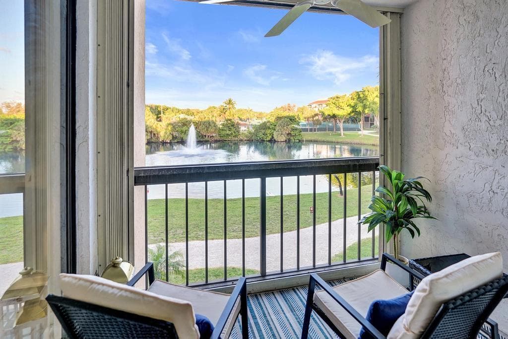 2455 Lindell Boulevard #3305