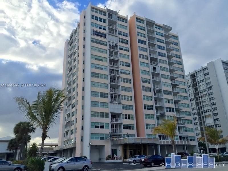 TRAFALGAR TOWERS · #1004 in Hollywood - Photo 1
