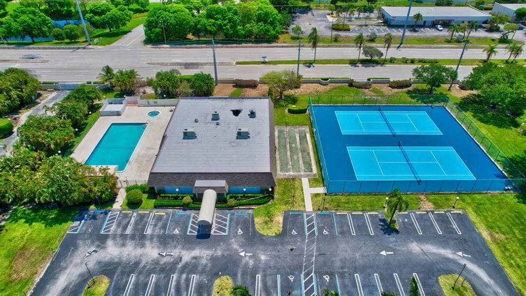 1710 Nw 18th Avenue #204