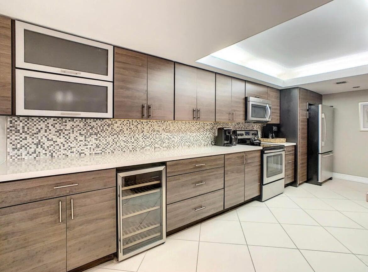 2455 Lindell Boulevard #3203
