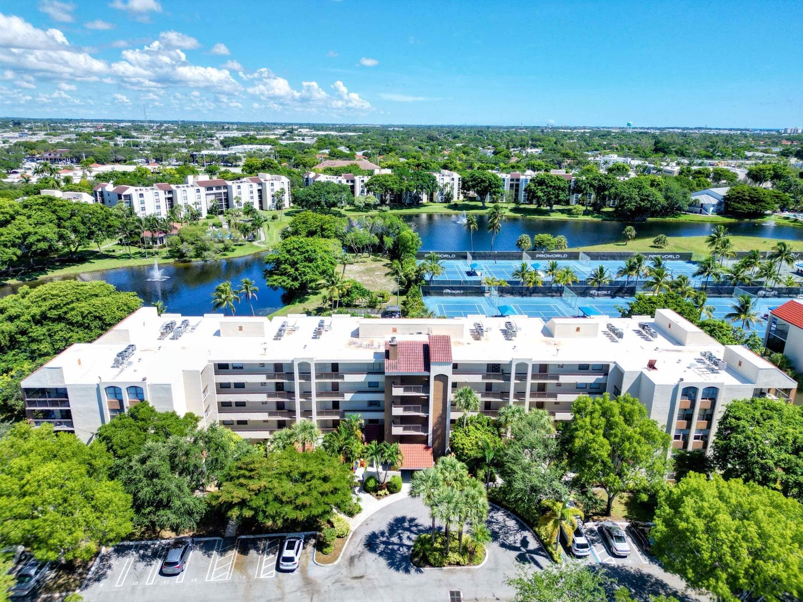 955 Egret Circle #402