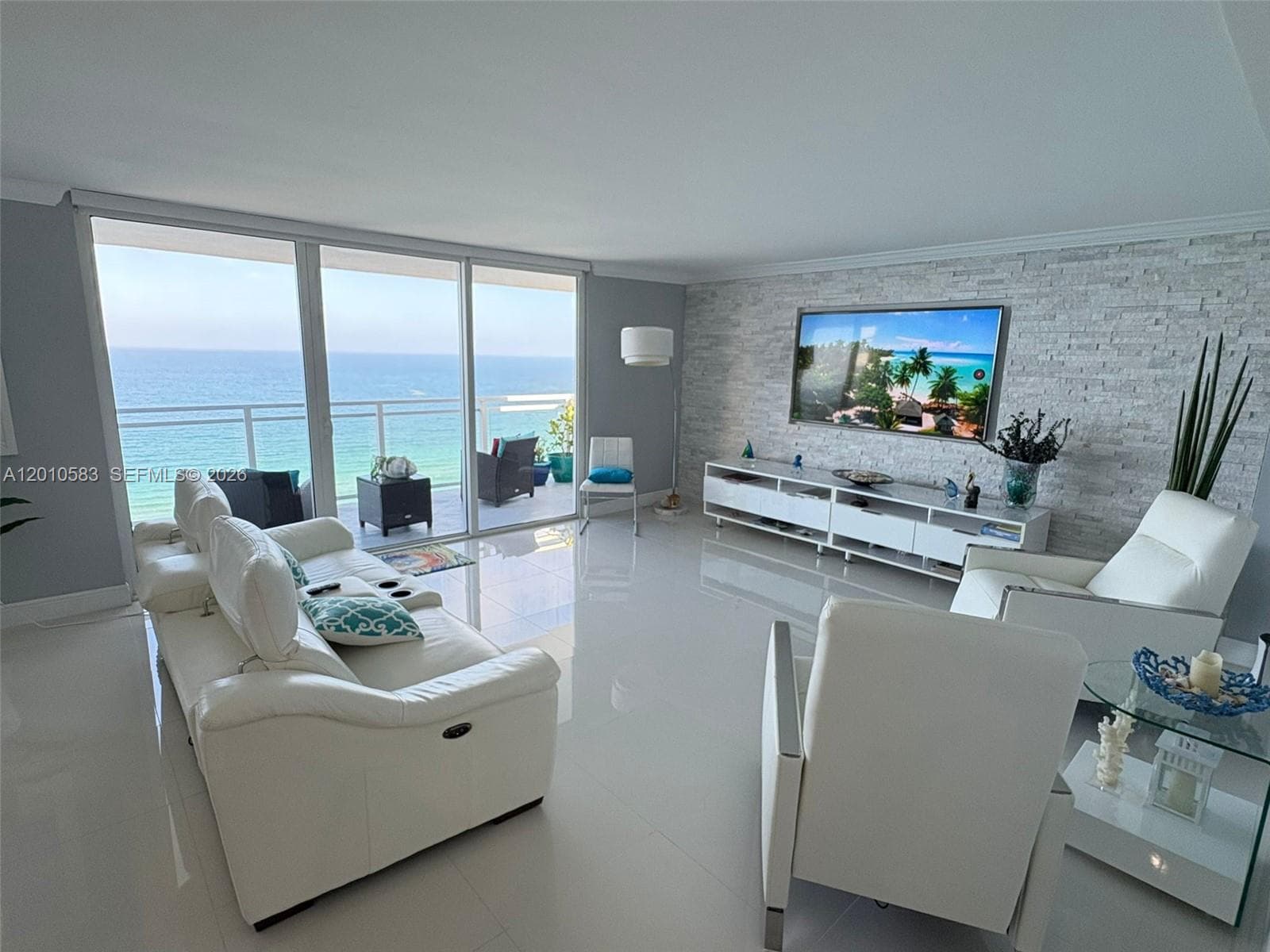 Parker Plaza Condo Estate · #1812 in Hallandale Beach - Photo 1