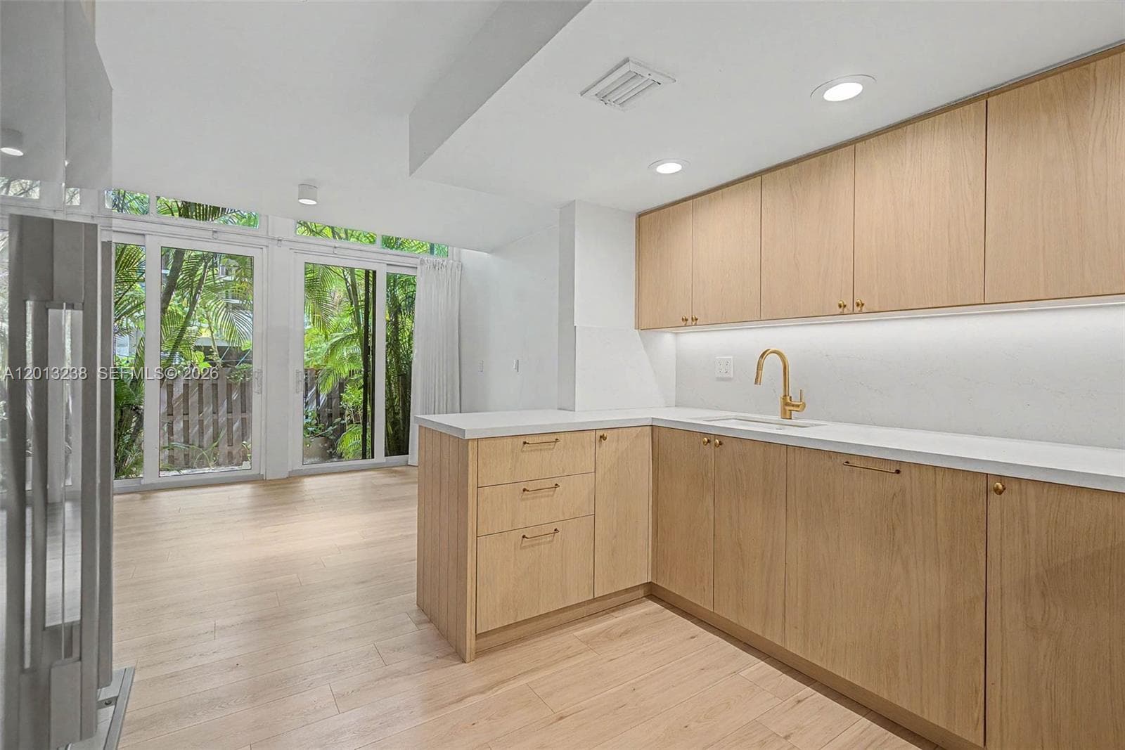 2984 Mary St photo 1