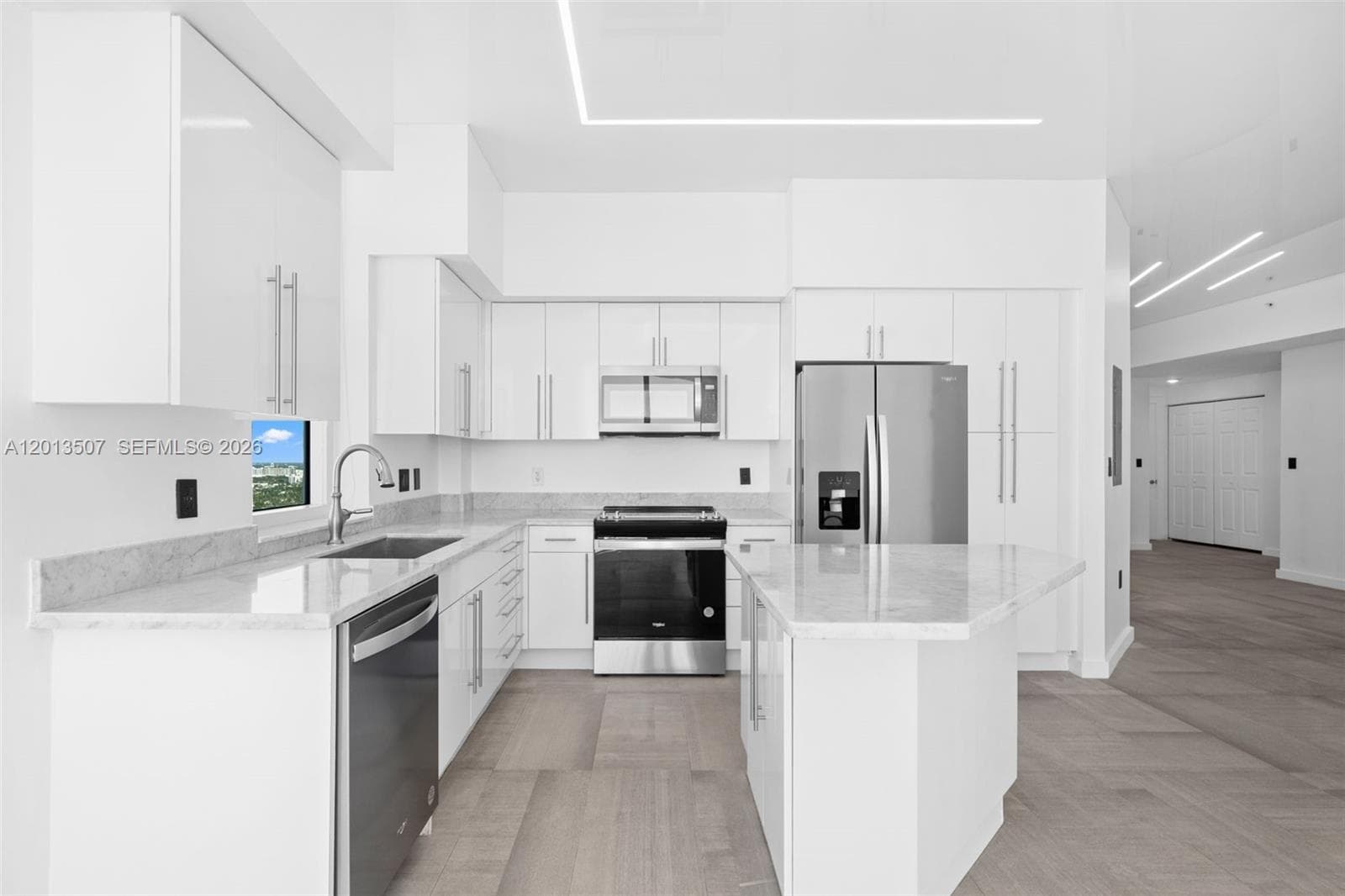 DUO · #PH05W in Hallandale Beach - Photo 1