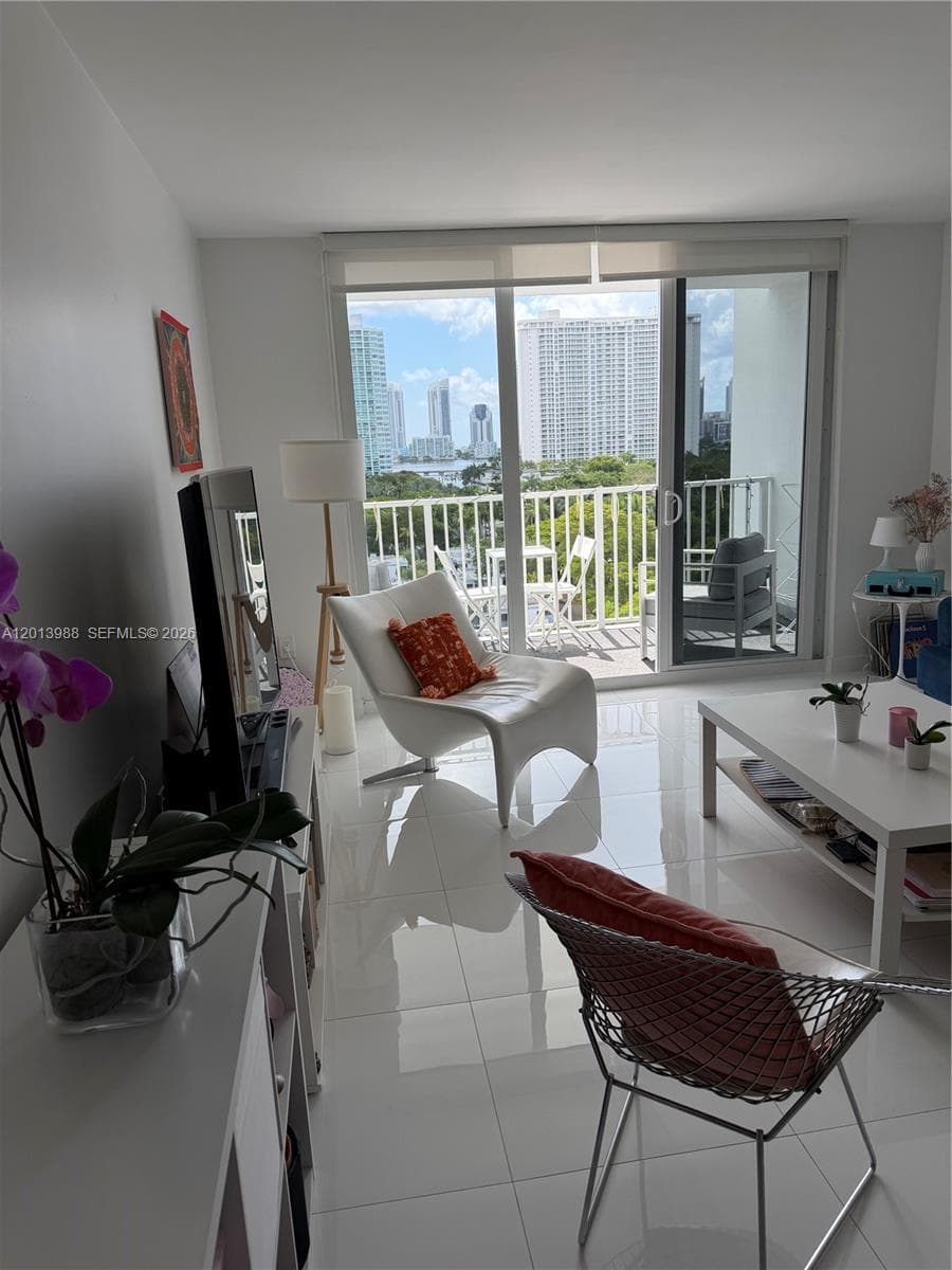 ADMIRAL'S PORT · #1107E in Aventura - Photo 1